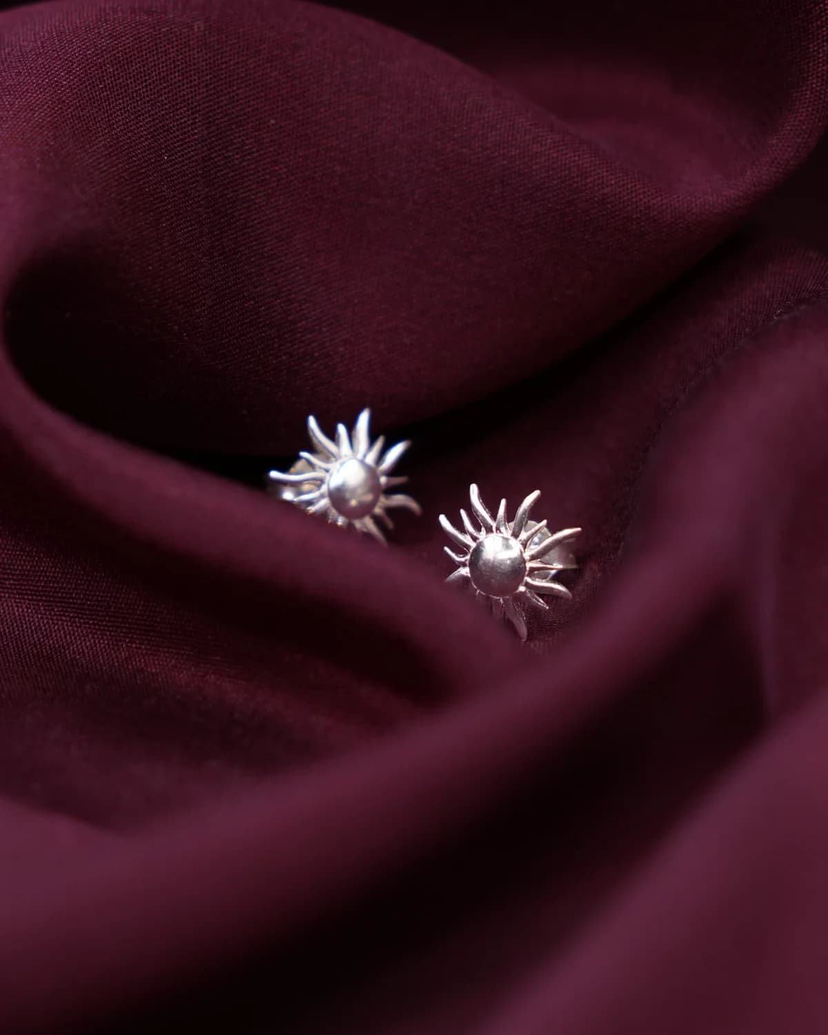 Sunburst studs